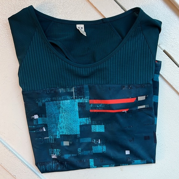 Under Armour • HeatGear Active Geometric Top • Women's size Small S - Picture 11 of 12